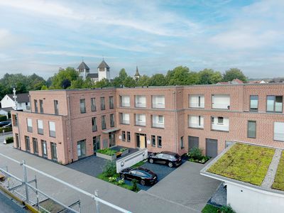 Wohn- und Geschäftshaus in Rietberg-Varensell Carport bepflanzt