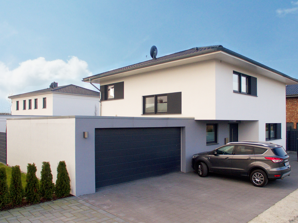 Einfamilienhaus in Rietberg, Bauhaus-Stil, Zeltdach, Putzfassade